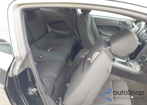 2014 Ford Mustang V6 z USA, uszkodzony, nr VIN 1ZVBP8AM4E5210029